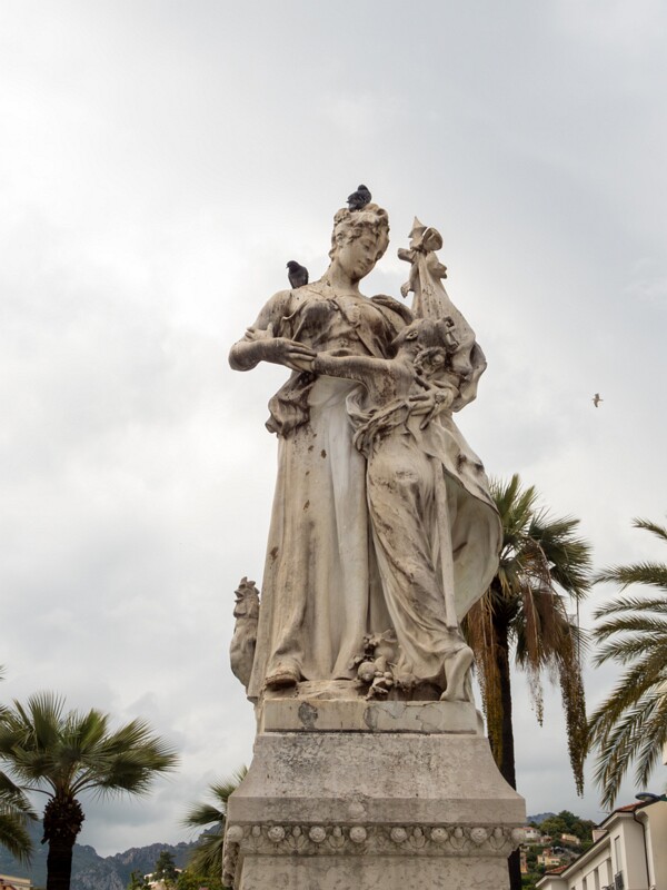 Statue du rattachement de Menton à la France  2025-05-16 1-2